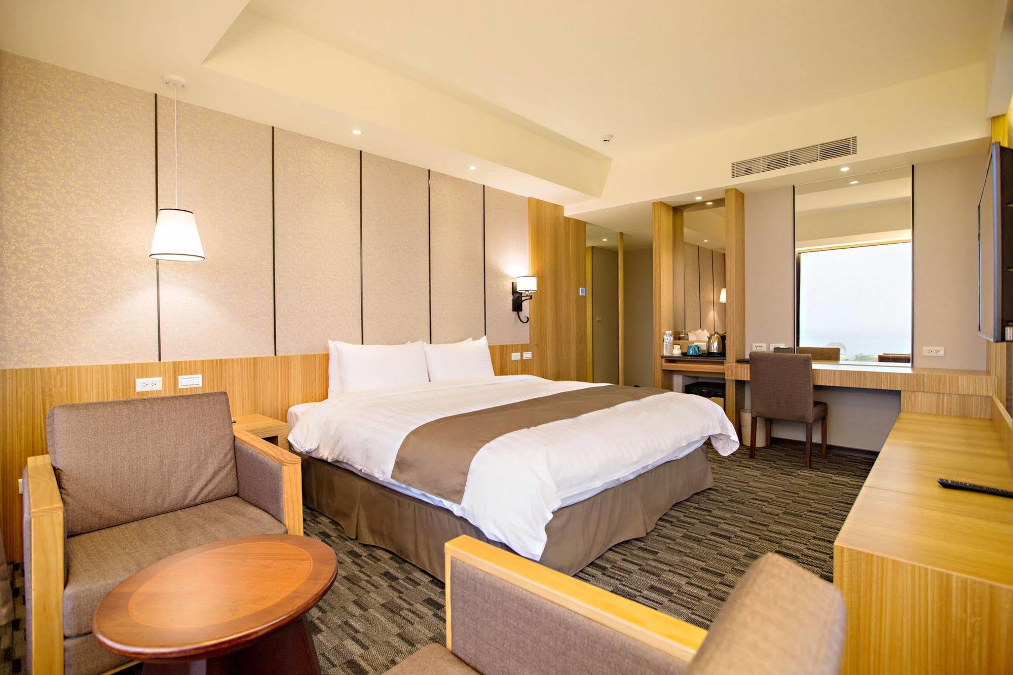 Kaishen Starlight Hotel T'ai-tung Buitenkant foto